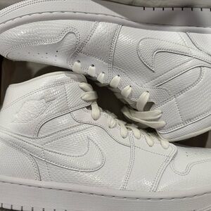 WMNS Air Jordan 1 Mid White